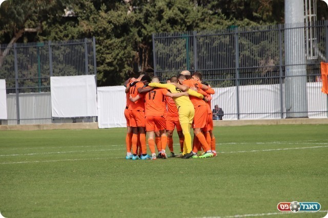 חייבים לנצח. שחקני כפר שלם (בן מלניק)